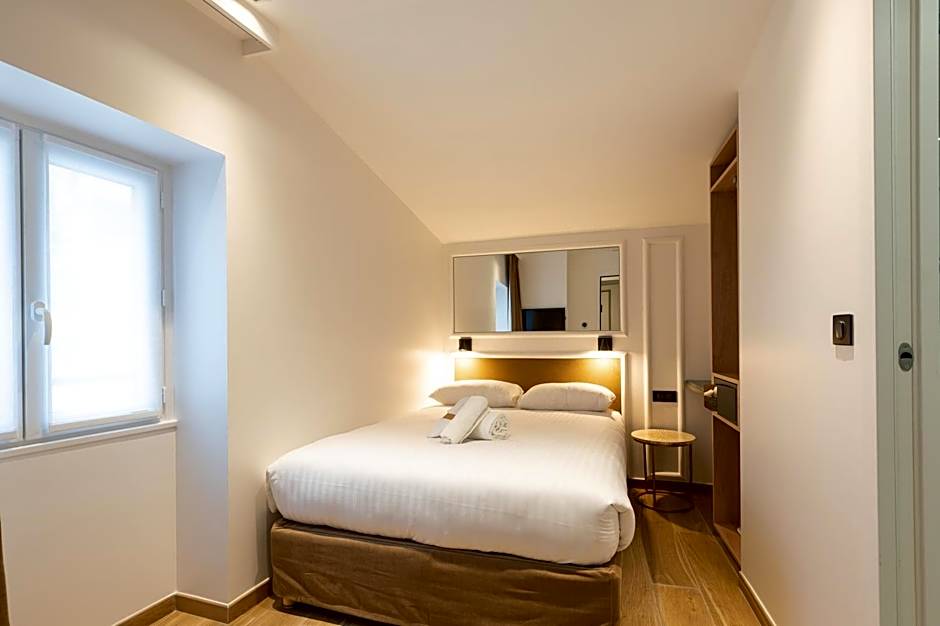 HOTEL AU COEUR DE REPUBLIQUE
