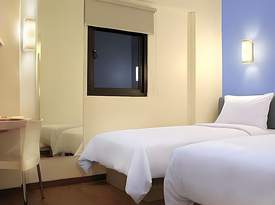 Amaris Hotel Sunset Road