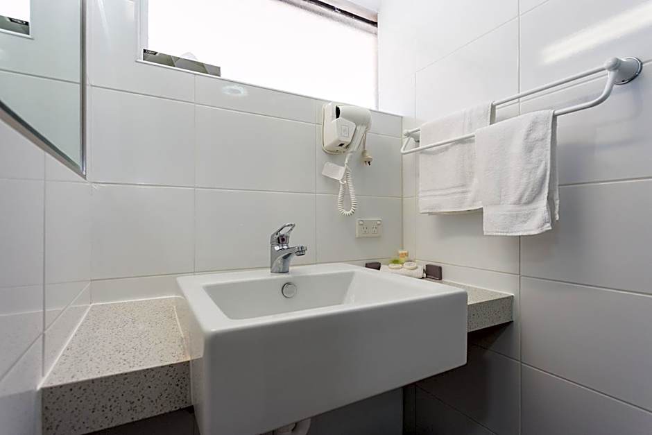 Country Comfort Amity Motel