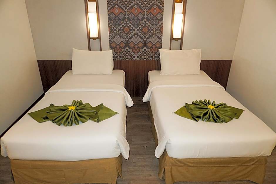 The Ritz Hotel at Garden Oases (Multiple-Use Hotel)