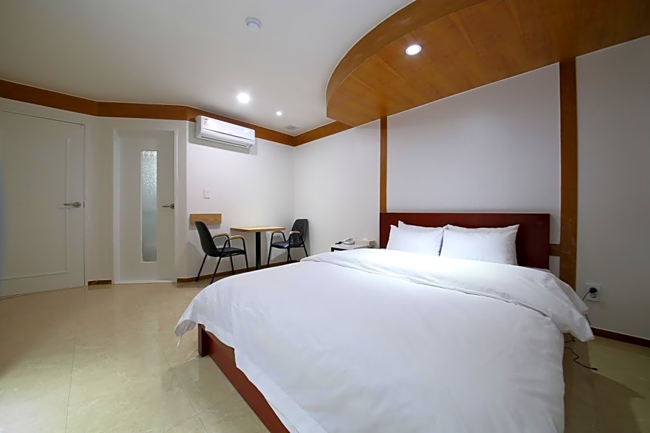 Abata Business Hotel