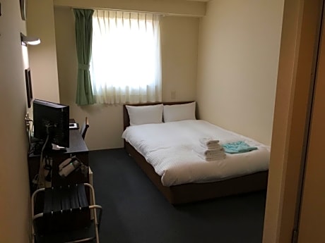 Non-smoking semi-double 1 bed