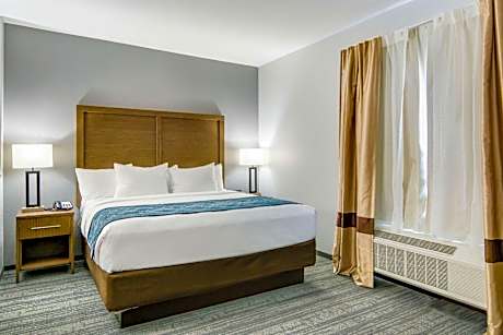 Efficiency King Suite - Non-Smoking