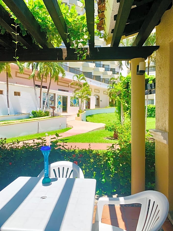 VILLA PARA 5P 4A 1M dentro del Hotel a un lado del Krystal IXTAPA Con Playa WiFi