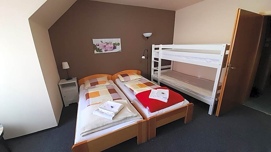 Jázmin panzió bőséges reggelivel közös konyhával a centrumban