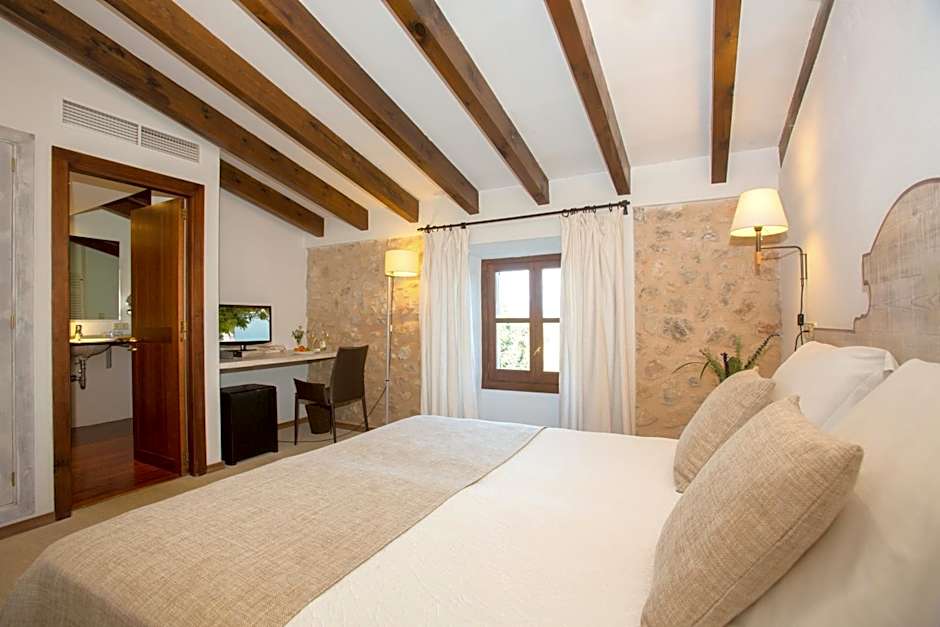 Photo 1 of 9 of Double Room