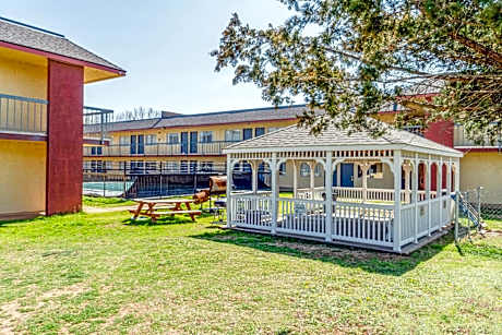 Castle Inn & Suites By OYO Chickasha