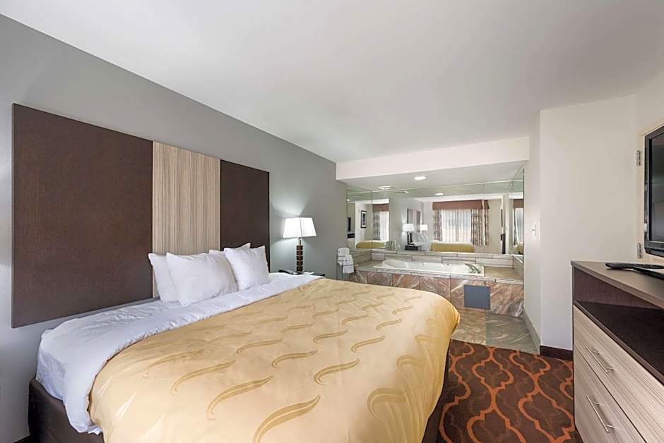Quality Inn & Suites Huntsville Research Park Area
