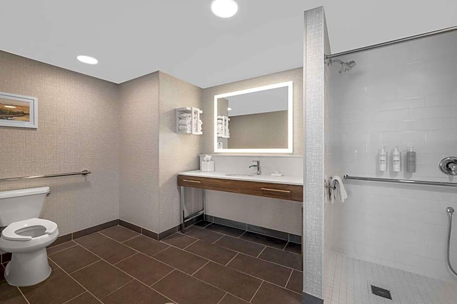 Hampton Inn & Suites Bakersfield Central