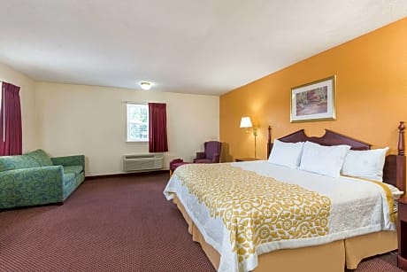 Deluxe King Room - Non-Smoking