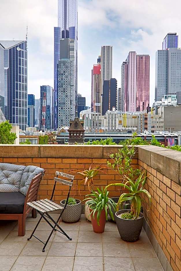 Deco Loft on Russell Street