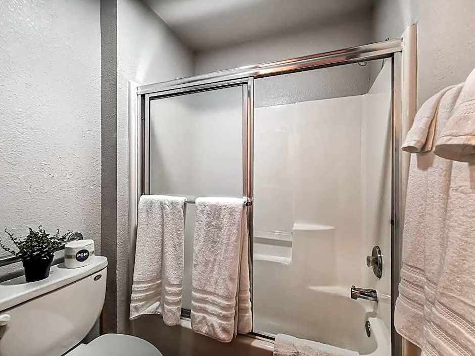 Valley Cabins Double Queen Hotel Room