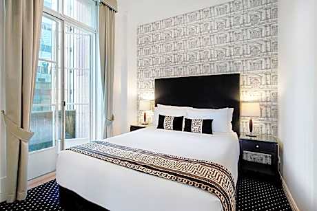 Superior One-Bedroom Apartment