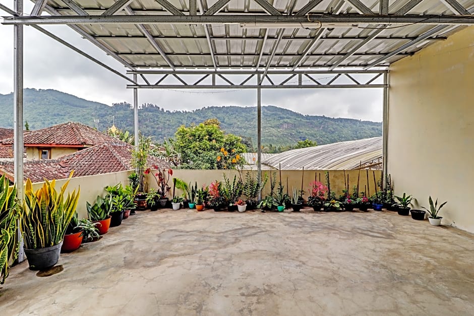 OYO 90454 Adinda Homestay Cibodas Lembang