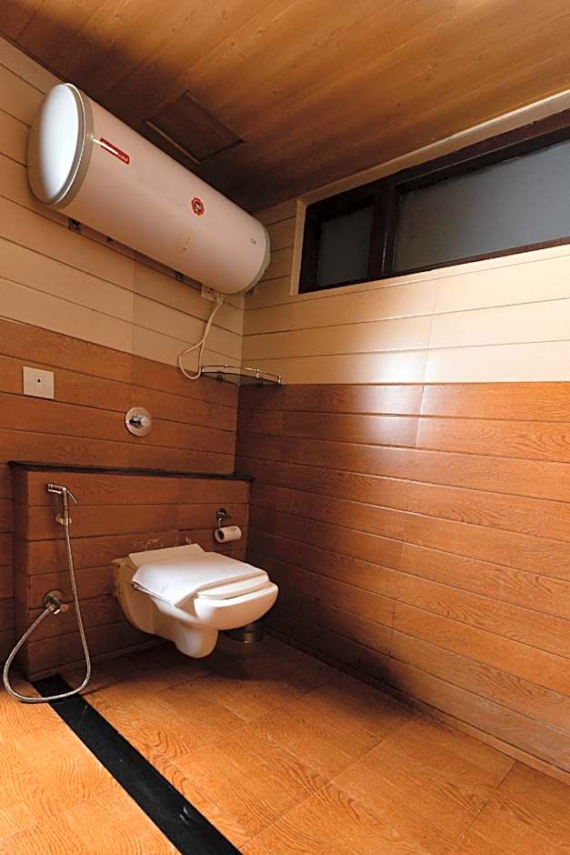 Sumitel Hotel 500 meters from Mall Road