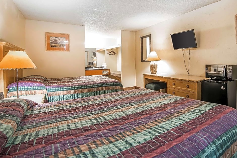 Econo Lodge Inn & Suites Kalispell - Glacier National Park Gateway