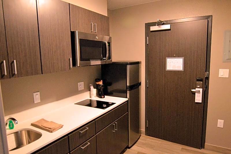 Best Western Plus Pasadena Inn & Suites