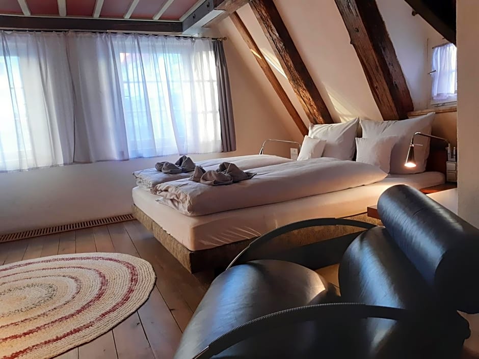 Schiefes Haus