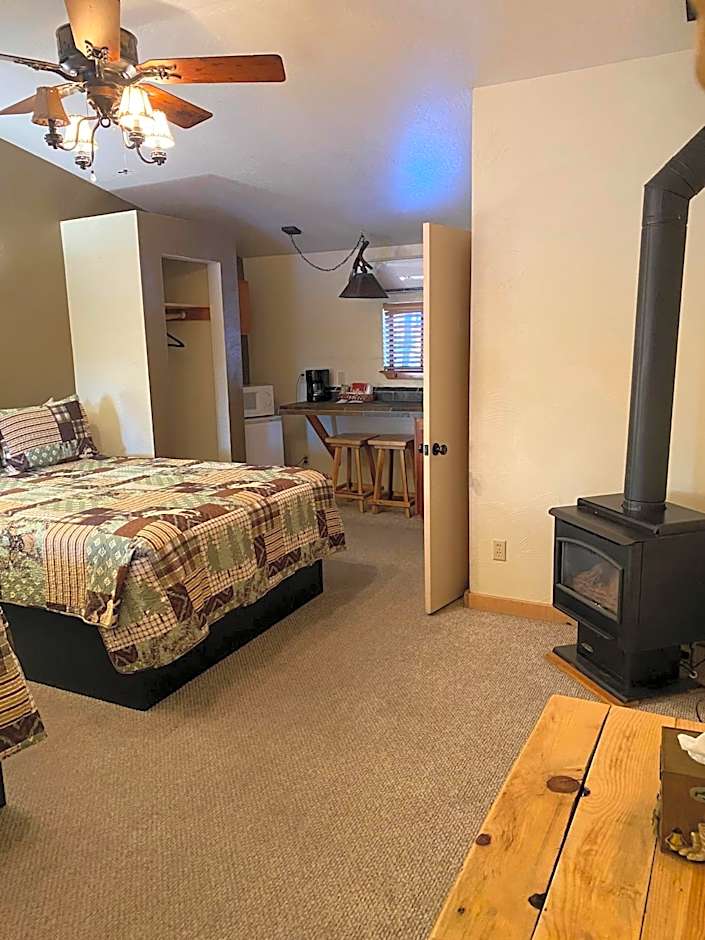 Nine Pines Motel