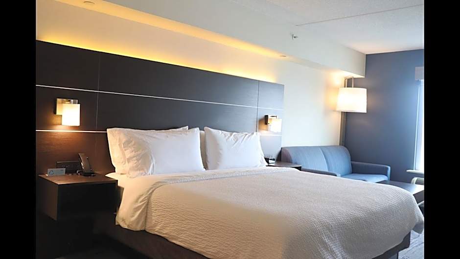 Holiday Inn Express Brampton By IHG