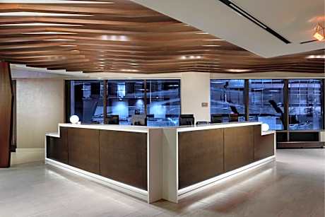 SpringHill Suites by Marriott Chicago Downtown/River North