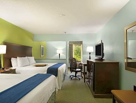 1 Queen Bed Mobility Accessible Room Non-Smoking