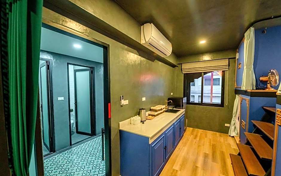 Lynlan Hostel & Cafe