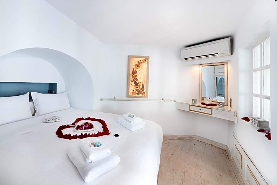Hyperion Oia Suites