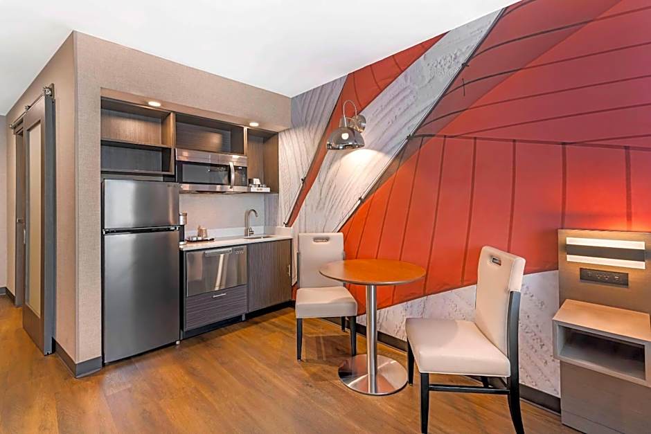 Cambria Hotel & Suites Plymouth