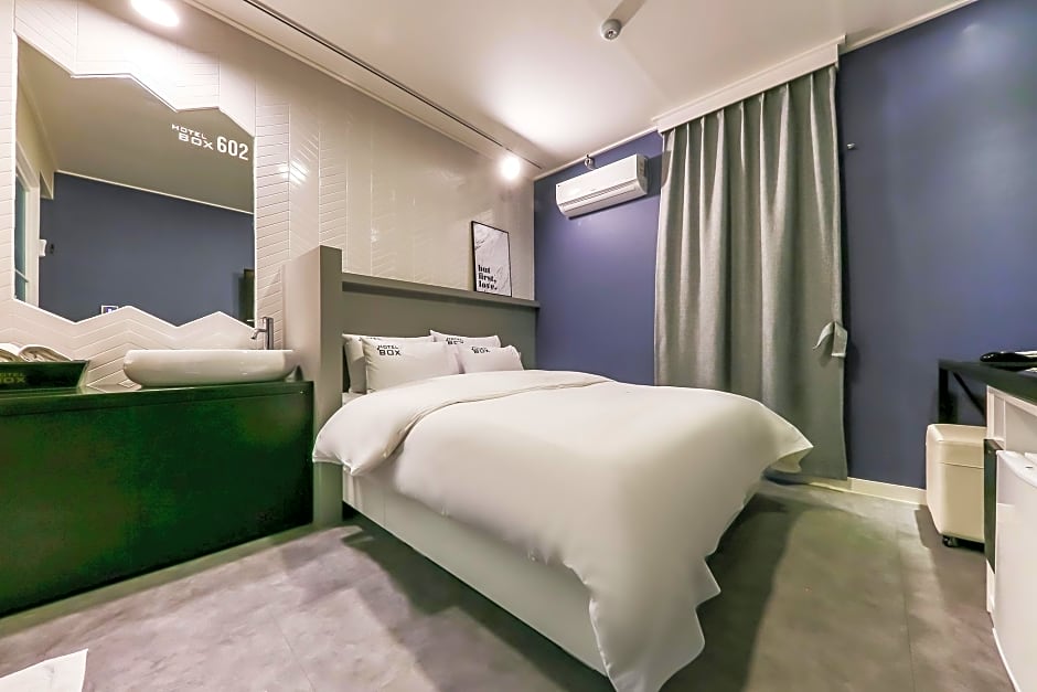 Box Hotel