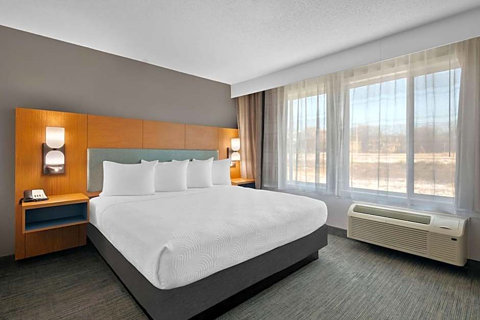 Country Inn & Suites by Radisson, Coon Rapids, MN