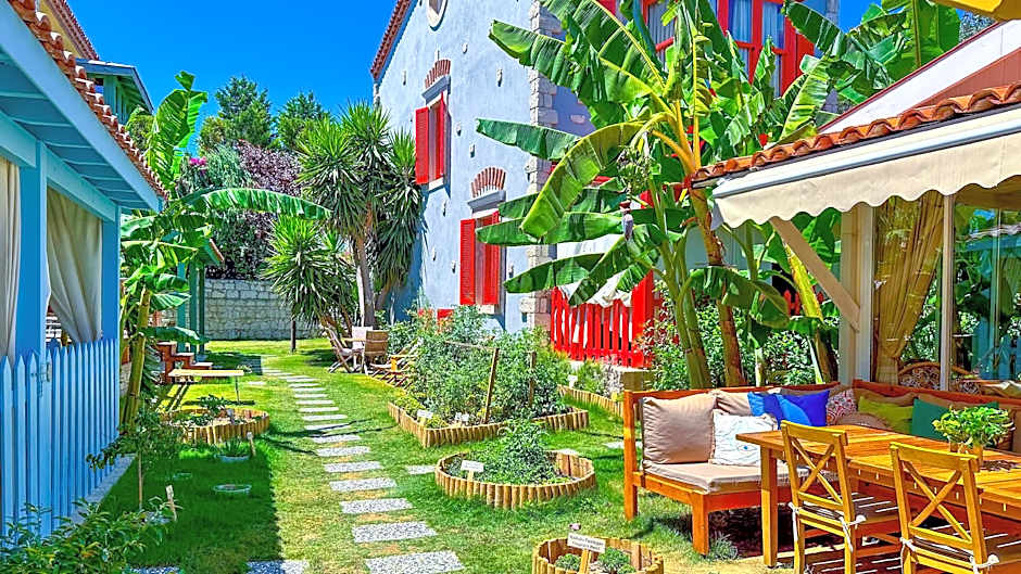 Banana Alaçatı Food & Stay - Adults Only