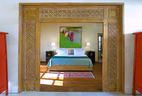 Deluxe Three-Bedroom Pool Villa with Free Return Airport Transfer