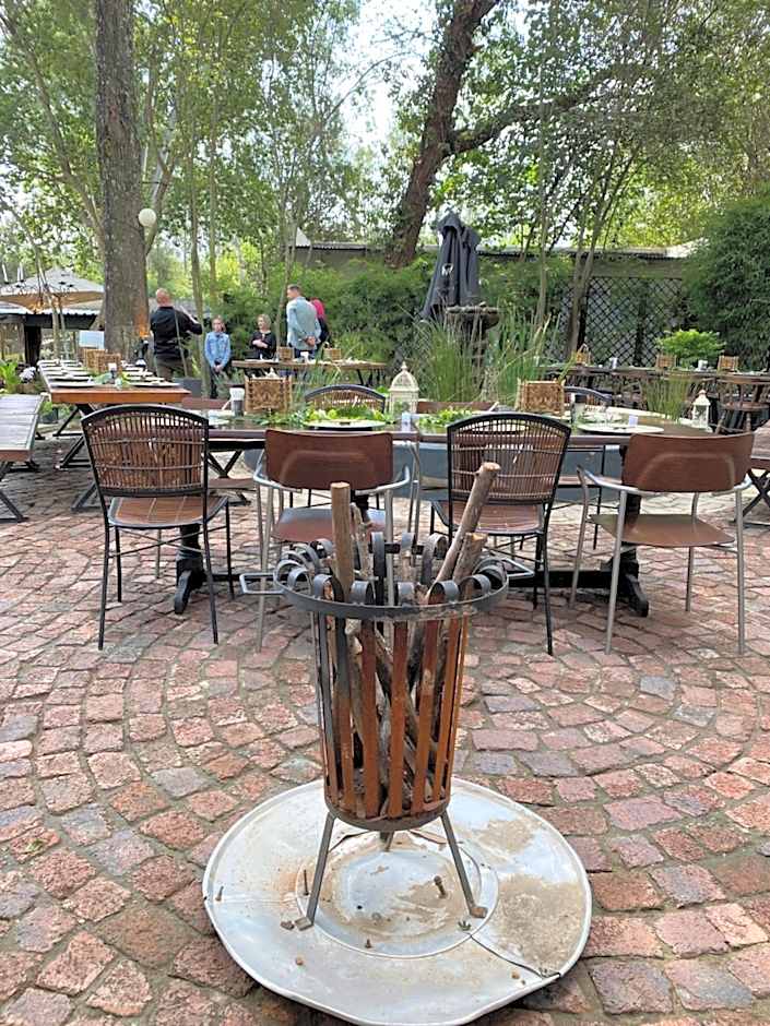 La Moor Country Venue & Eatery