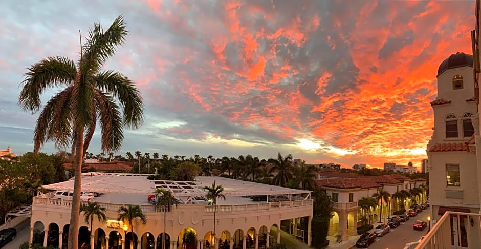 Palm Beach Historic Hotel with Juliette Balconies! 2 blocks from beach!