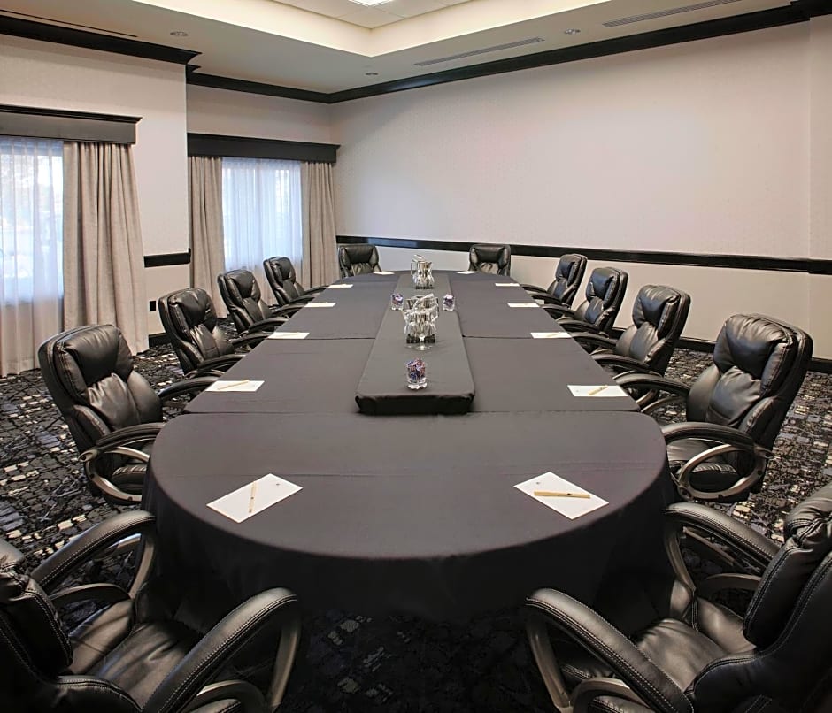 DoubleTree Suites by Hilton Bentonville