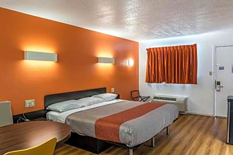Queen Room - Disability Access