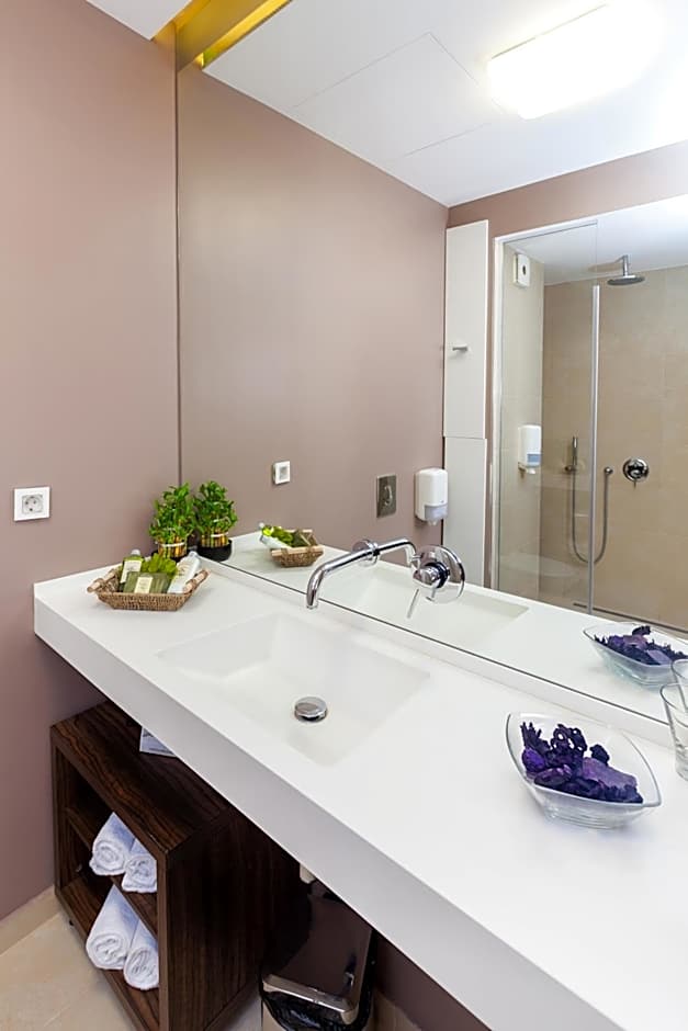 Adresa Suites