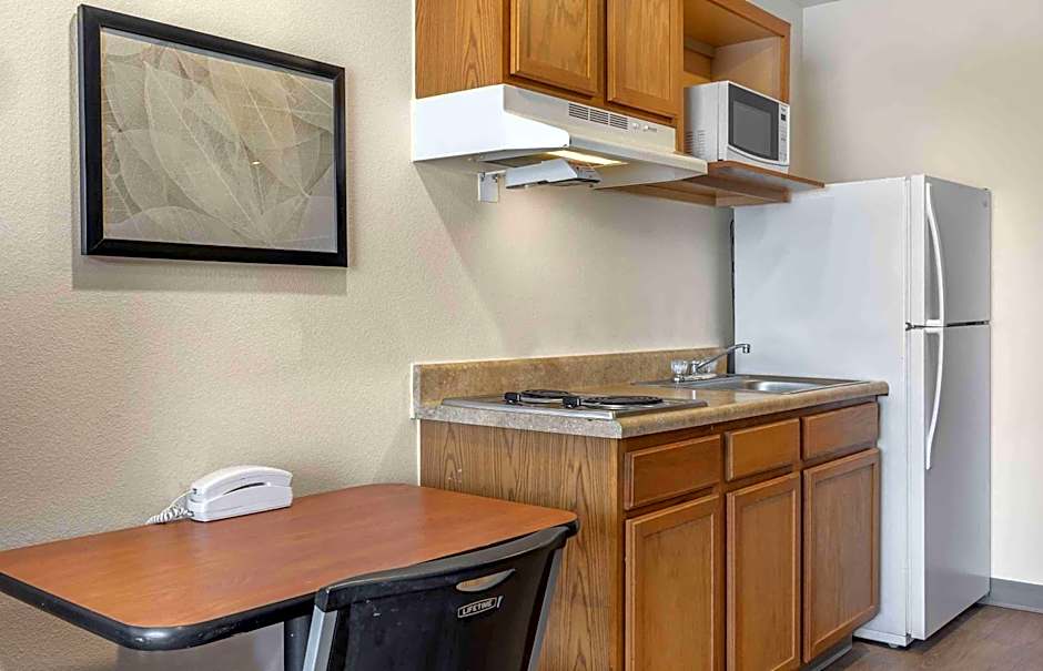 Extended Stay America Select Suites - Wichita - South