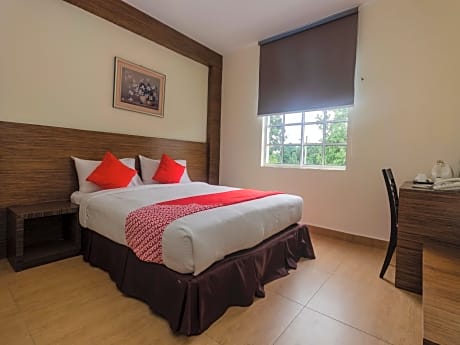 Super OYO 596 The Vintage Hotel