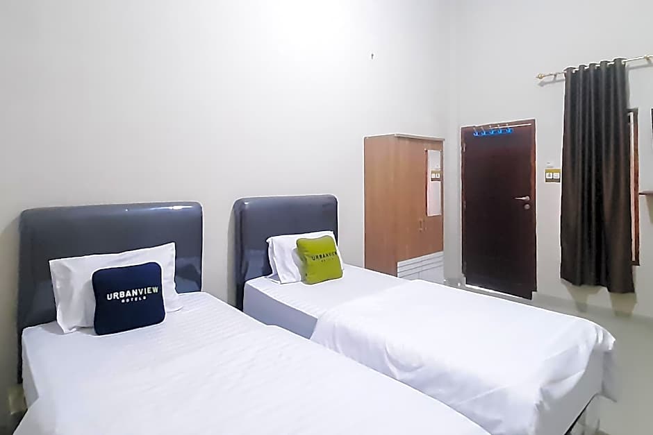 Urbanview Hotel Fira Syariah Muara Enim by RedDoorz
