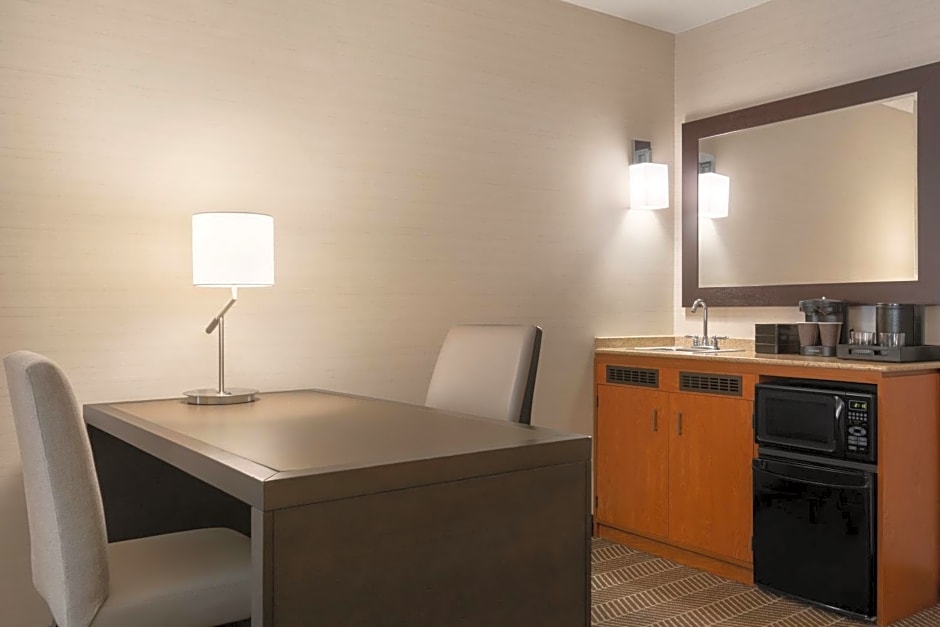 Embassy Suites Boston at Logan Airport