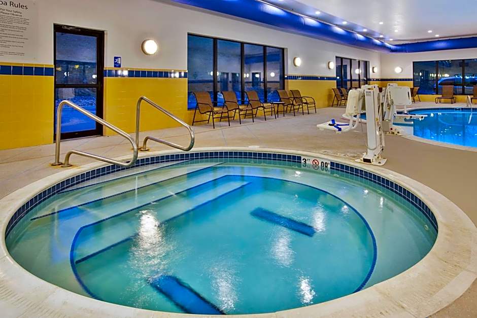 Holiday Inn Express & Suites Washington - Meadow Lands By IHG