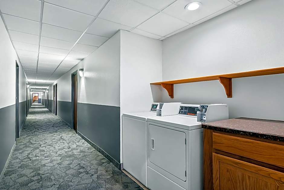 Econo Lodge Inn & Suites Auburn