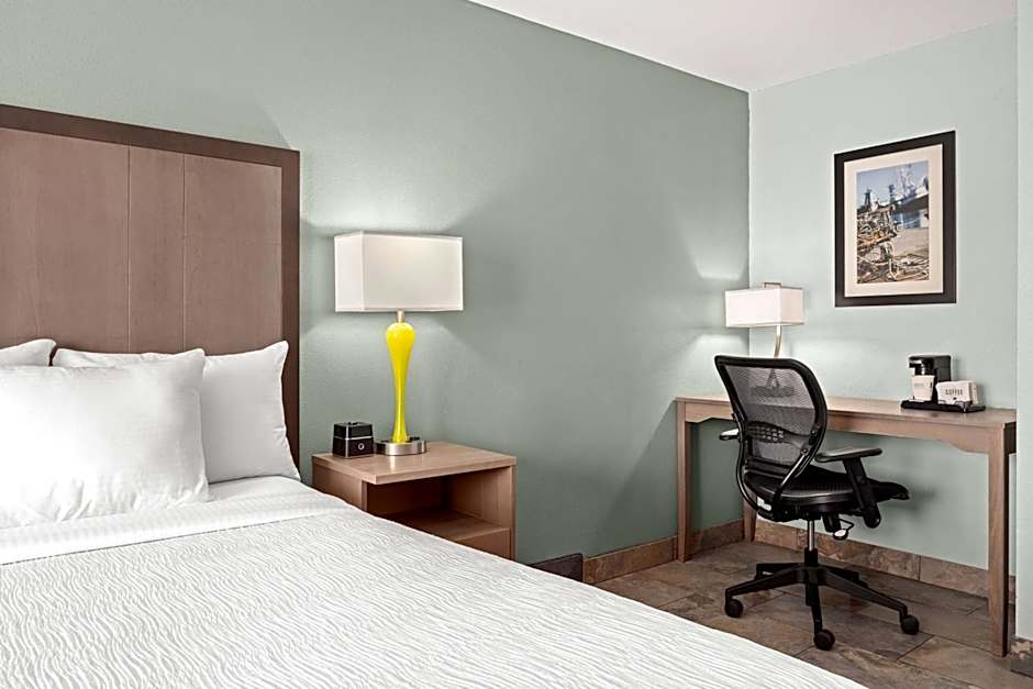 La Quinta Inn & Suites by Wyndham Newport