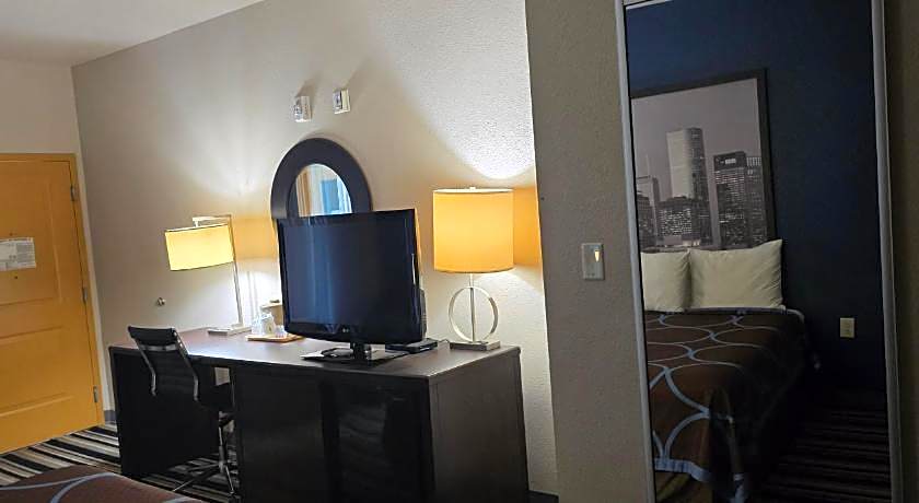 Super 8 by Wyndham Dilley TX