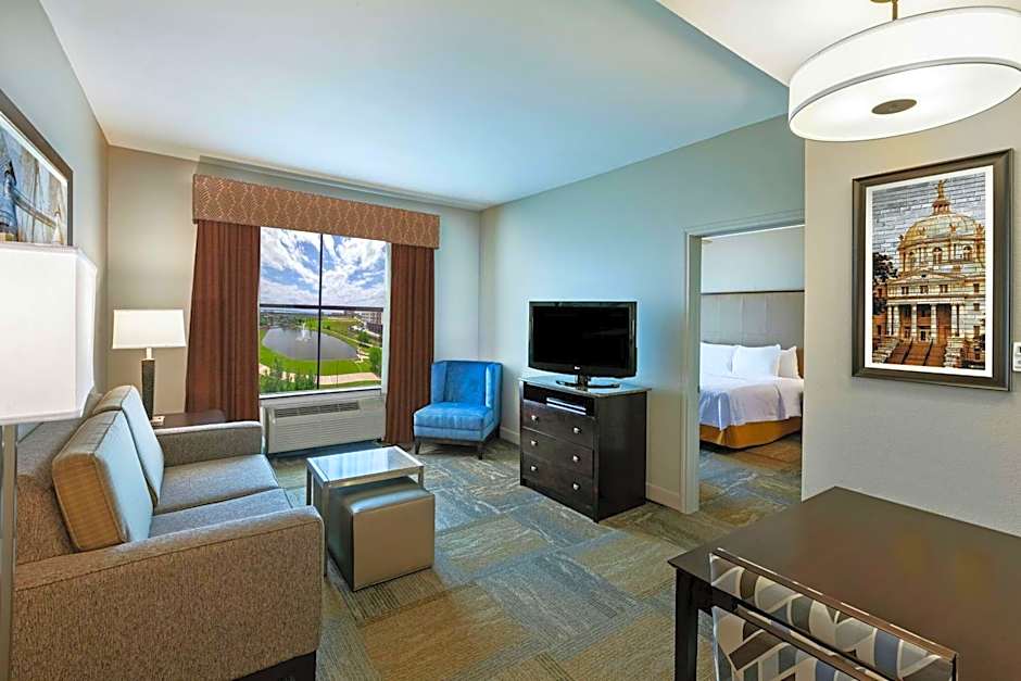 Photo 1 of 4 of 1 Bedroom 1 King Bed Suite, Lake View