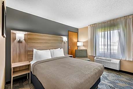 Queen Room with Roll-In Shower - Disability Access/Non Smoking