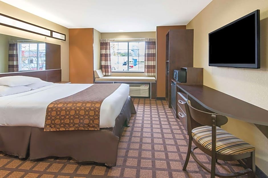 Microtel Inn & Suites by Wyndham North Canton