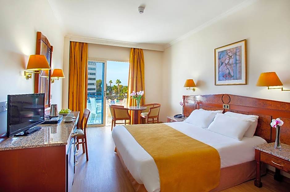 Kapetanios Limassol Hotel